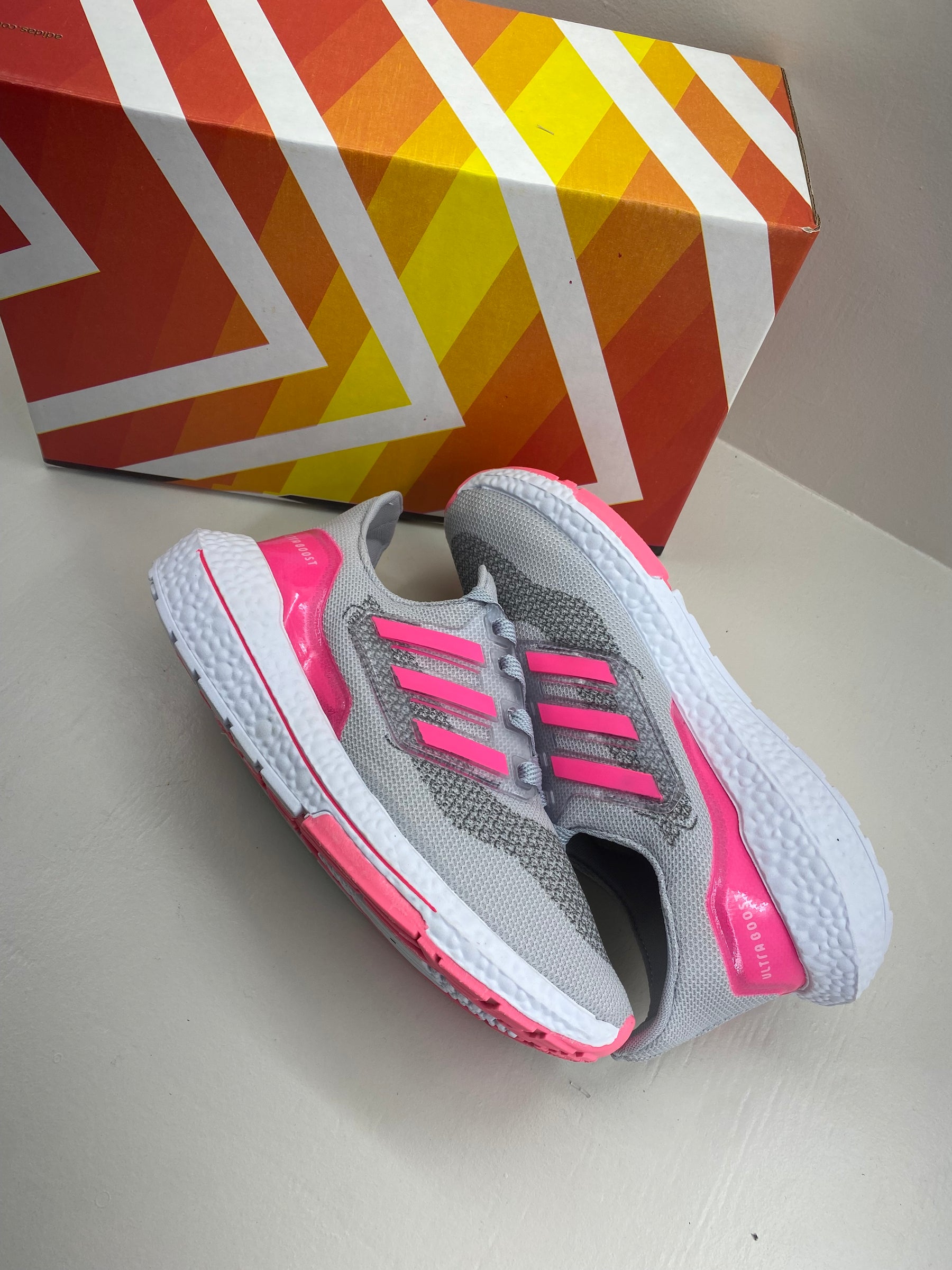 Adidas UltraBoost - Cinza-Rosa