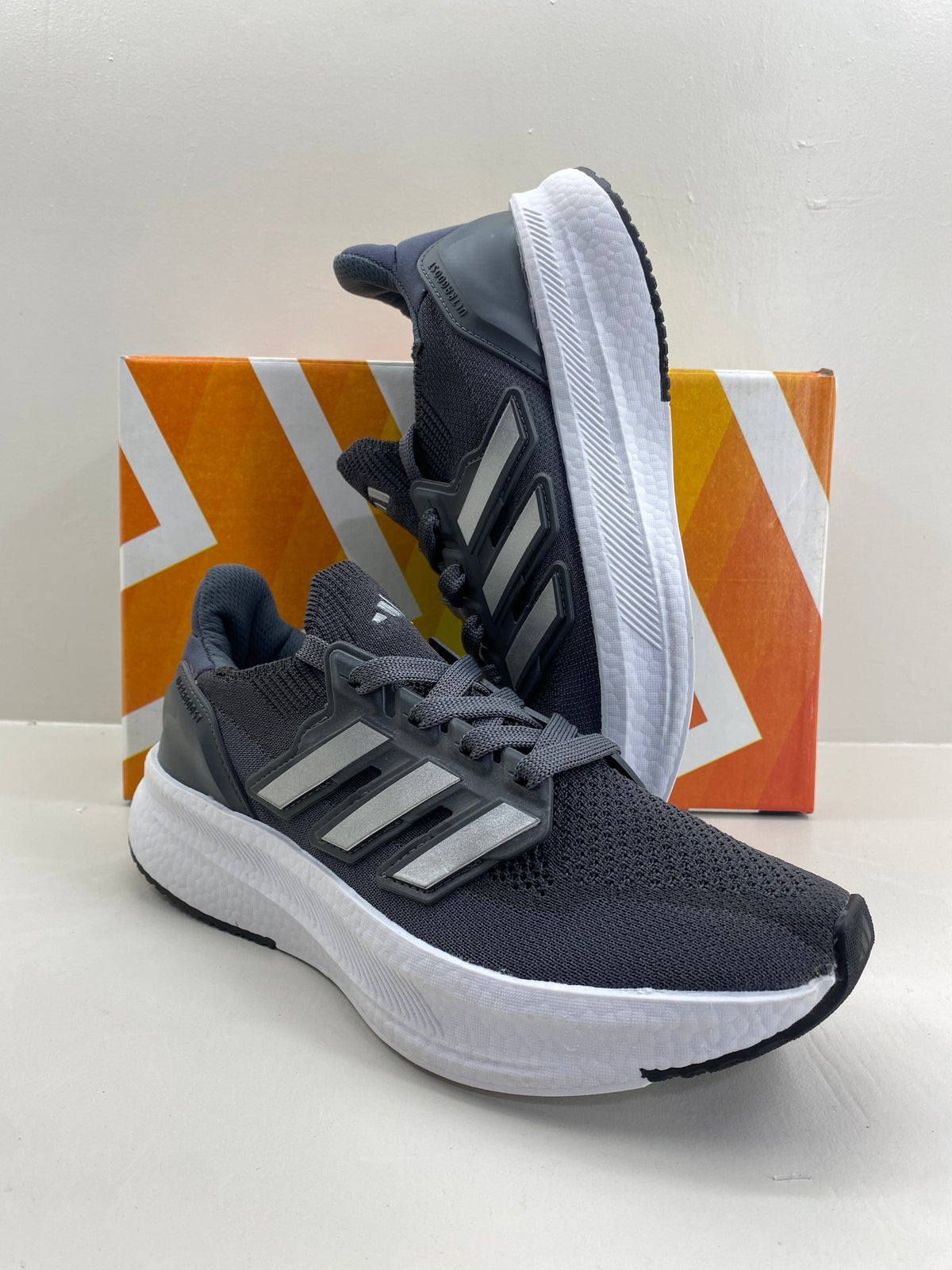 Adidas UltraBoost 5 - Cinza-Branco