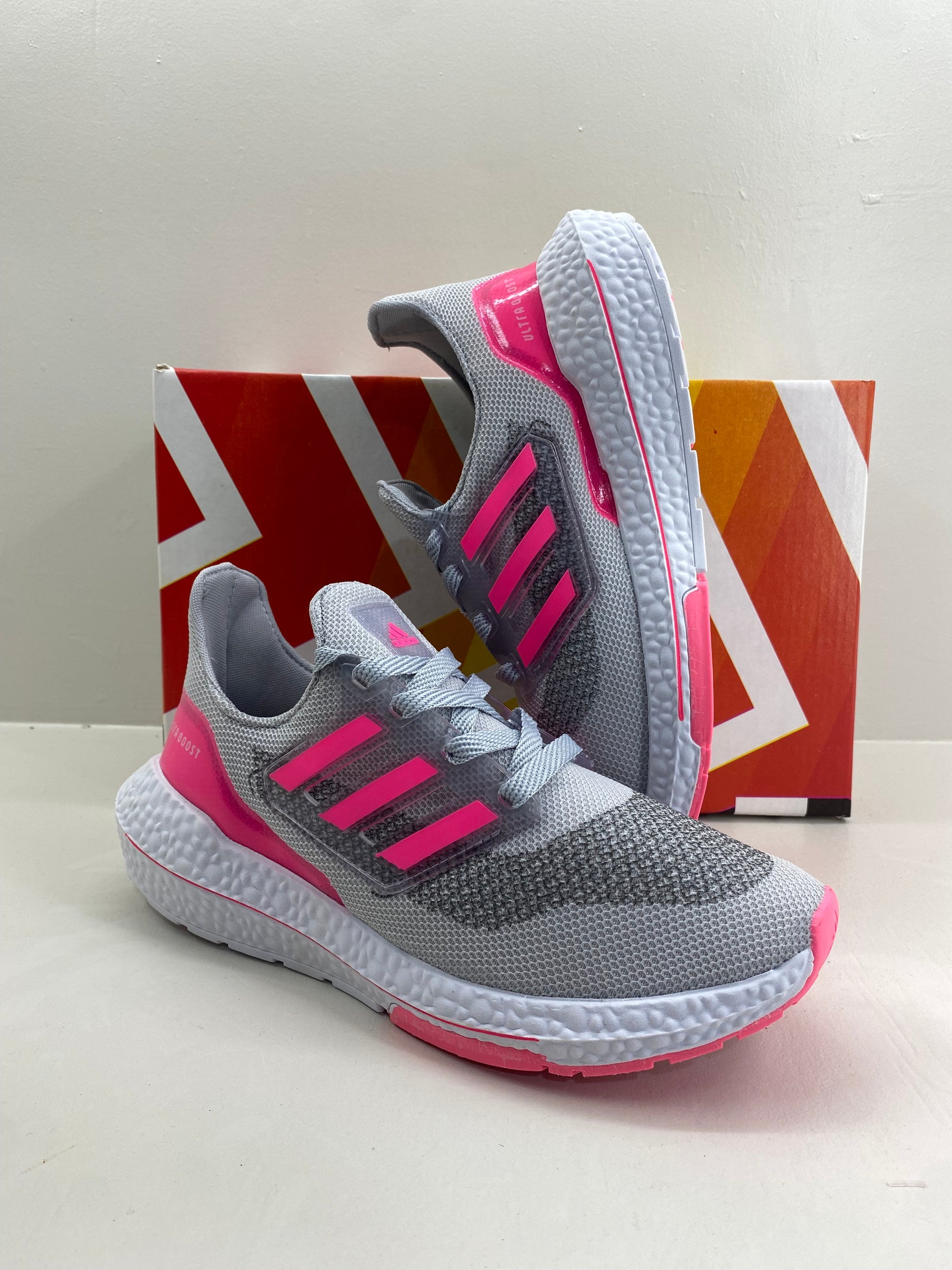 Adidas UltraBoost - Cinza-Rosa