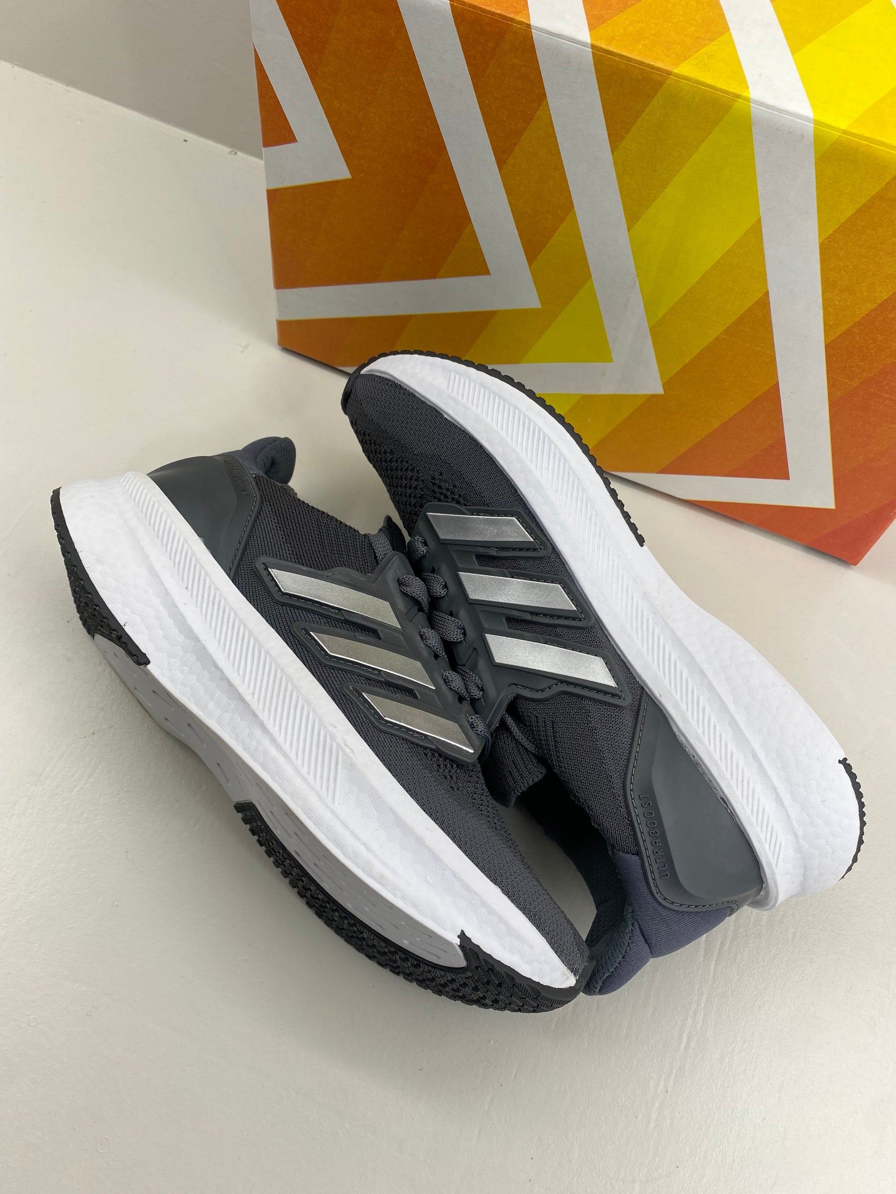 Adidas UltraBoost 5 - Cinza-Branco
