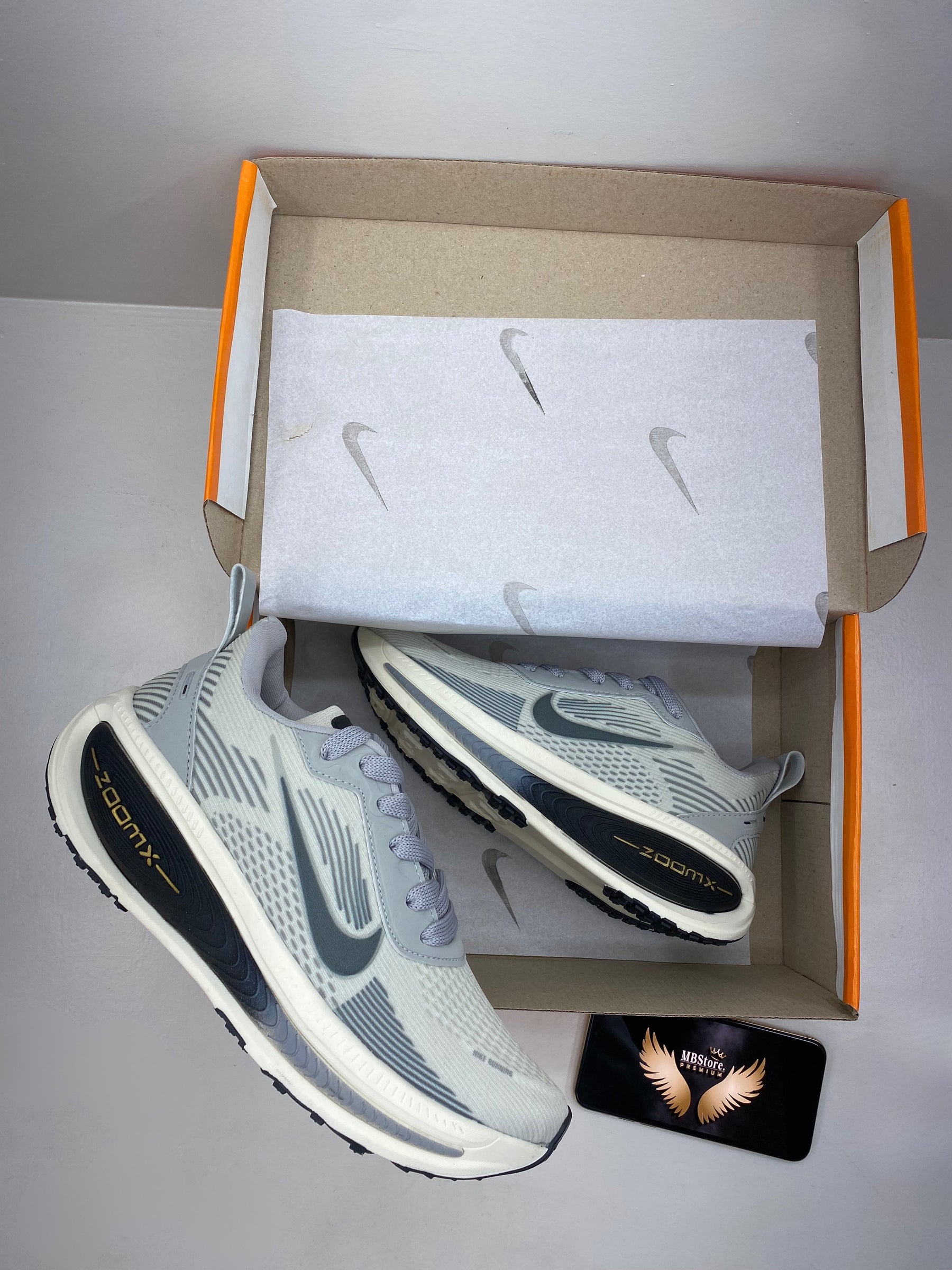 Nike Zoomx Vomero Cinza