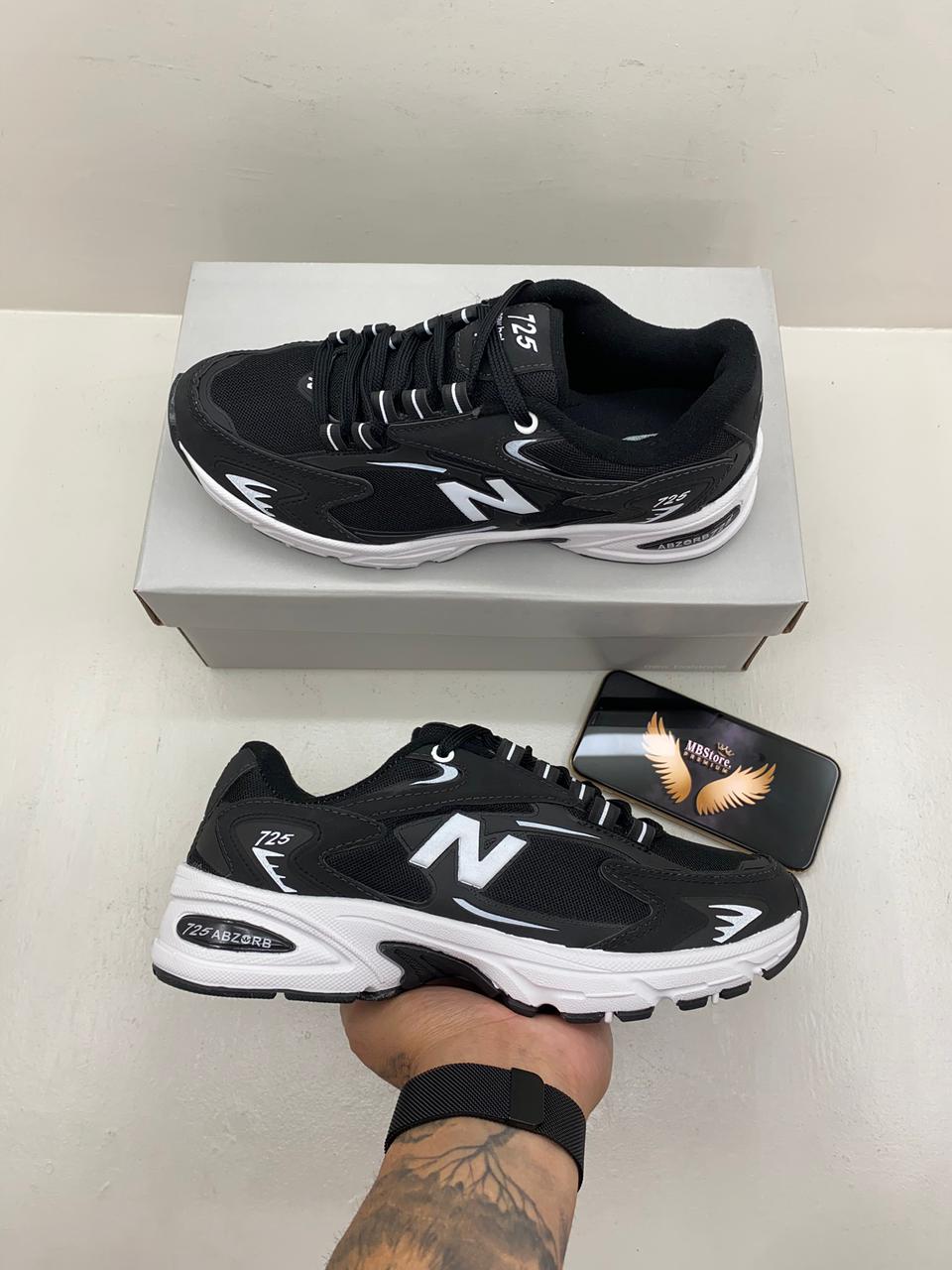 New Balance 725 Preto/Branco