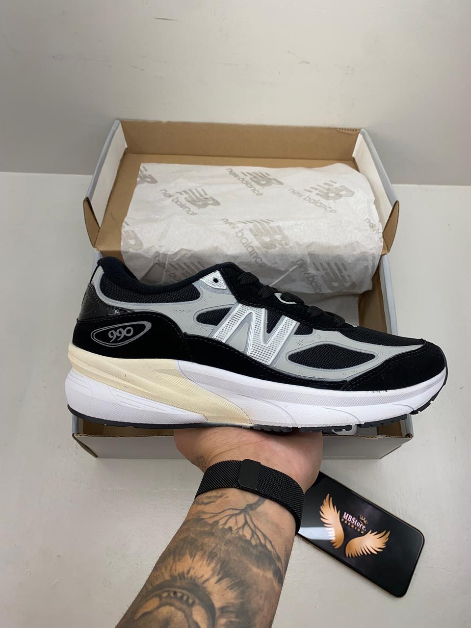 New Balance 990 V6 Preto/Branco