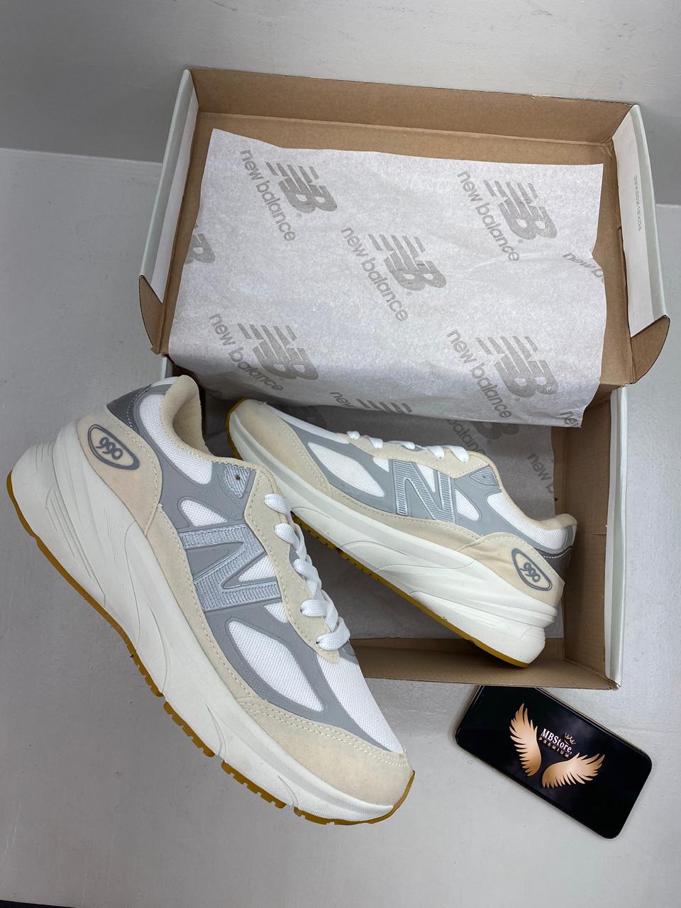 New Balance 990 V6 Creme