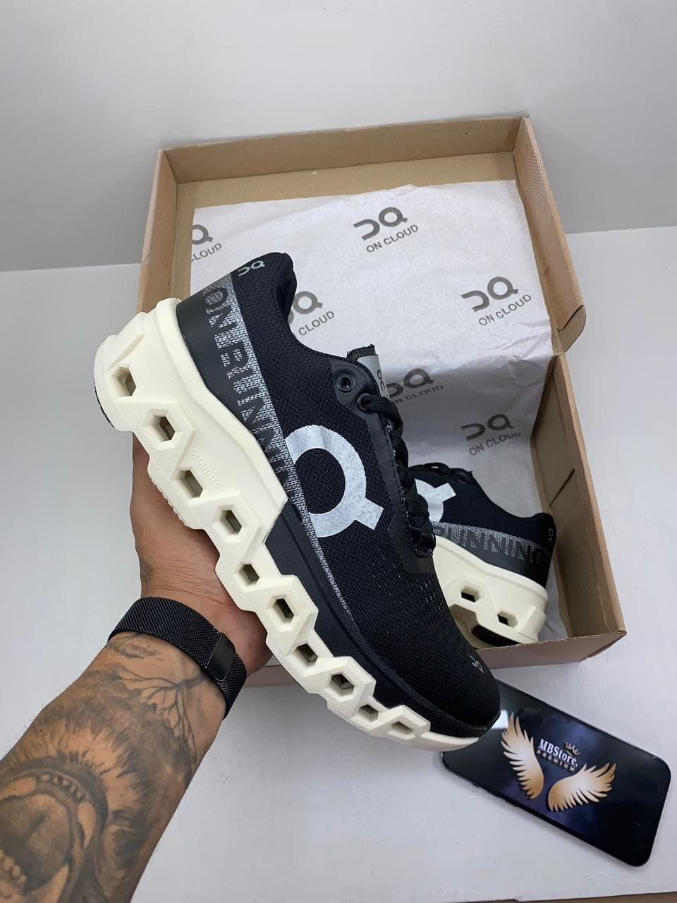 Tênis On Cloud Running Preto BrancoPremium