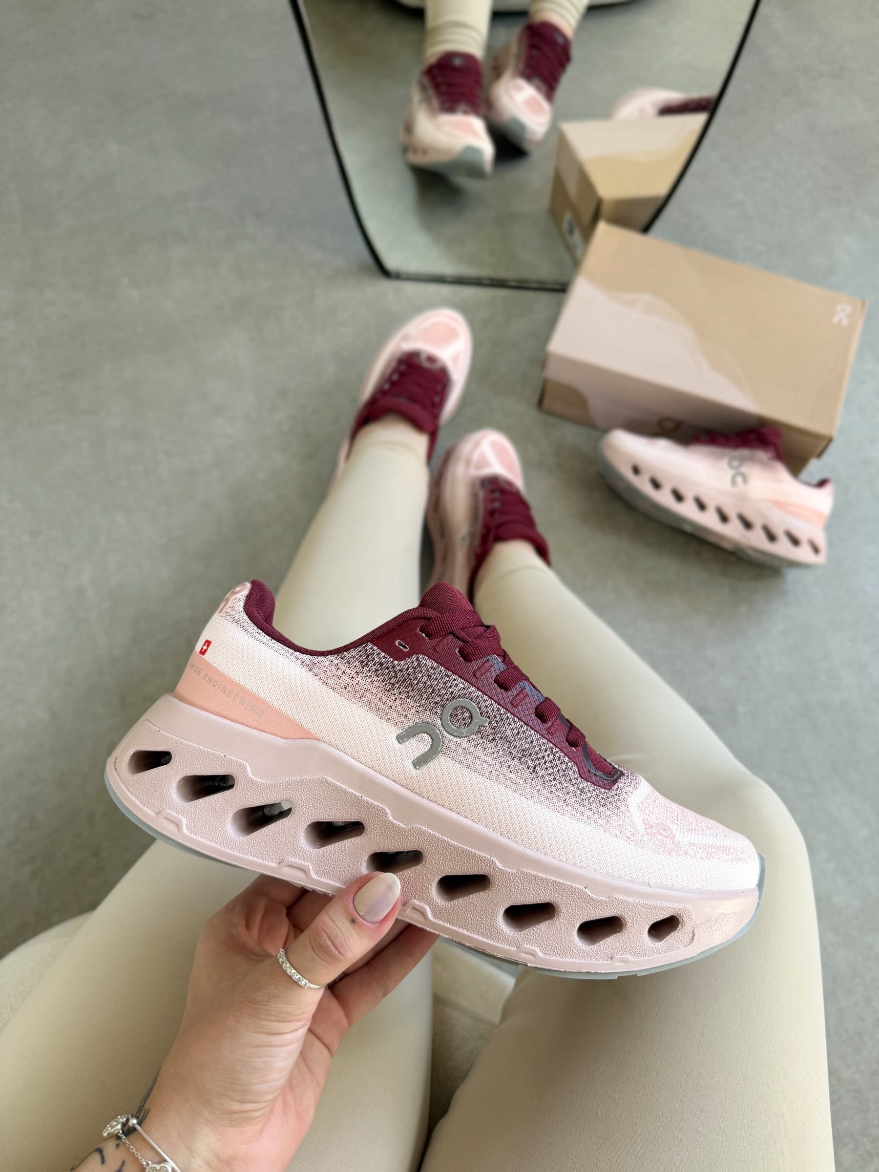 Tênis On Cloudsurfer Importado Rose vinho feminino