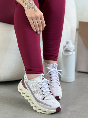 Tênis Unissex On Cloud Knit Branco Bordo