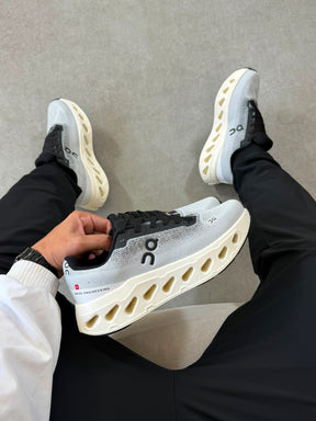 Tênis On Cloudsurfer Importado Branco Preto Masculino