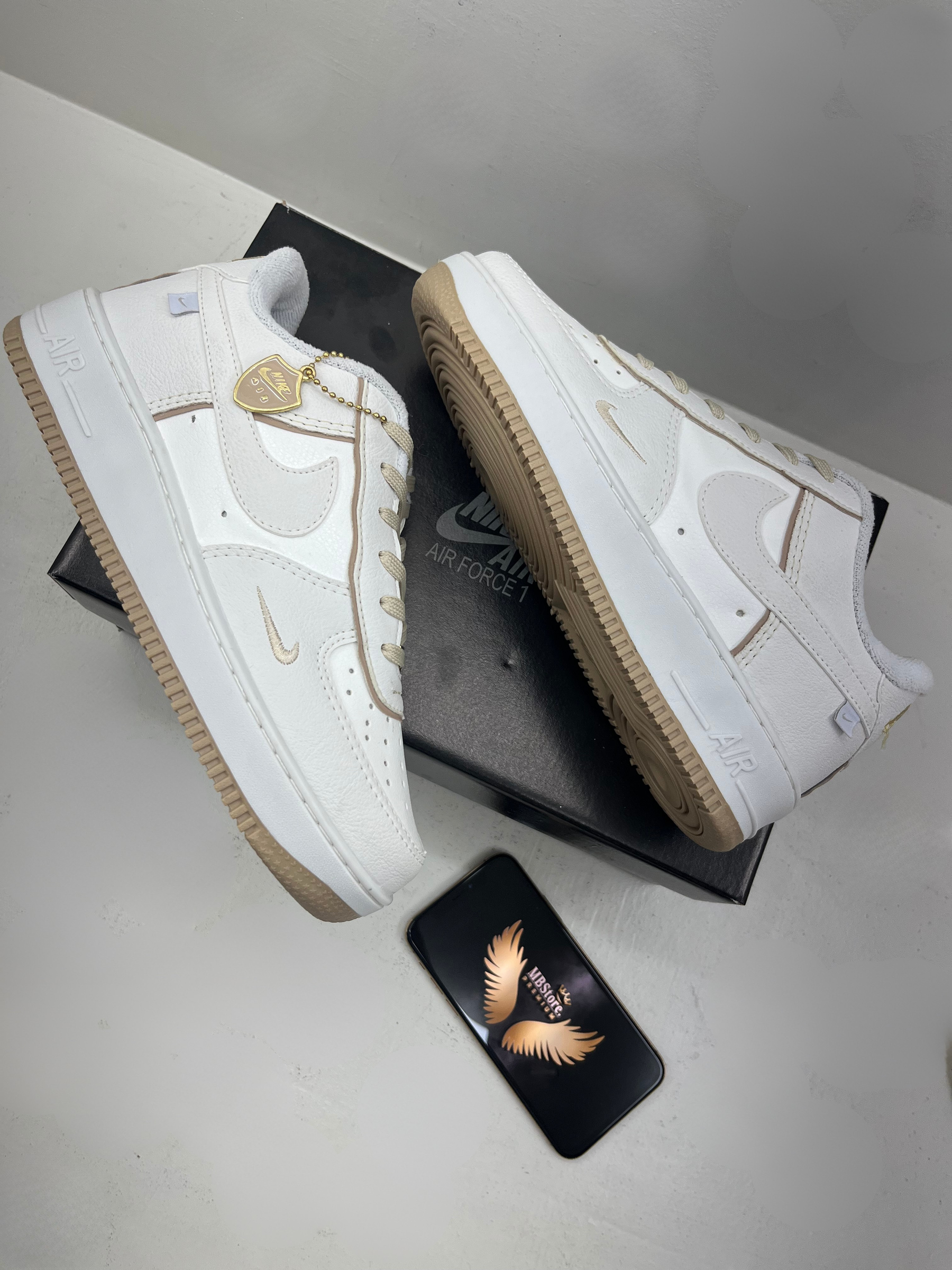 Air Force Sombra Feminino Branco/Bege