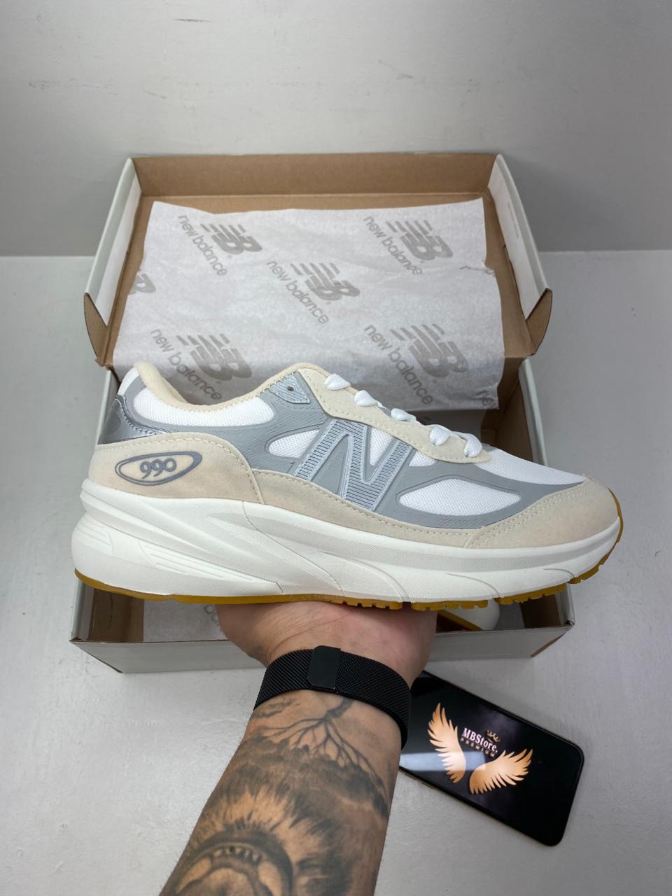 New Balance 990 V6 Creme